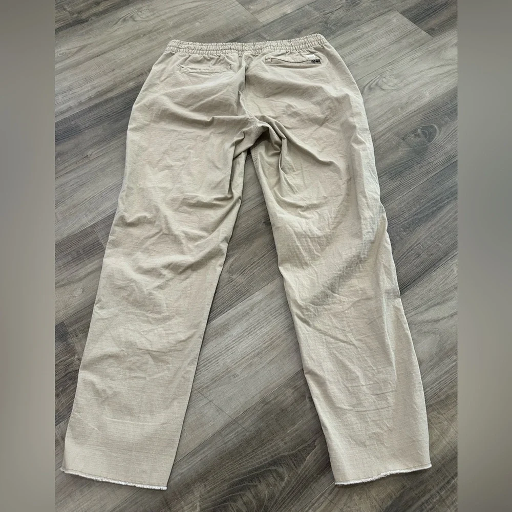 Vuori Ripstop Pants – Women’s Size M – Organic Cotton Stretch – Neutral Beige - Picture 3 of 7